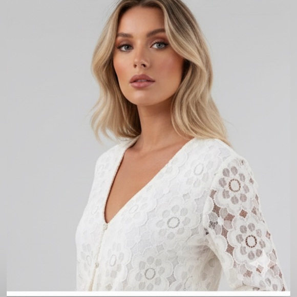 Boho Flowered White Lace Blouse - Picture 2 of 8